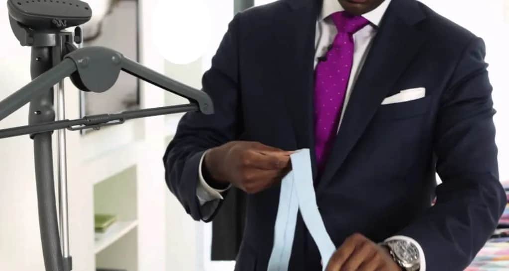 Jak prawidłowo dbać o krawaty, aby uniknąć zniszczeń i zagnieceń