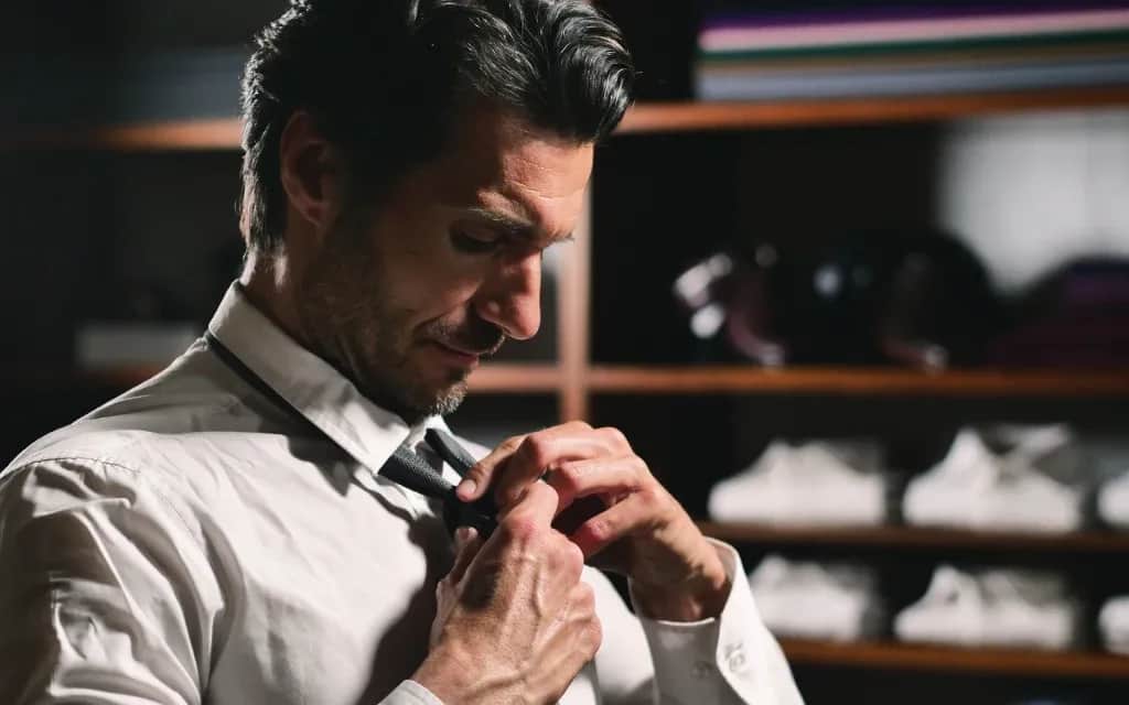 Jak długi powinien być krawat, aby wyglądać elegancko i stylowo?