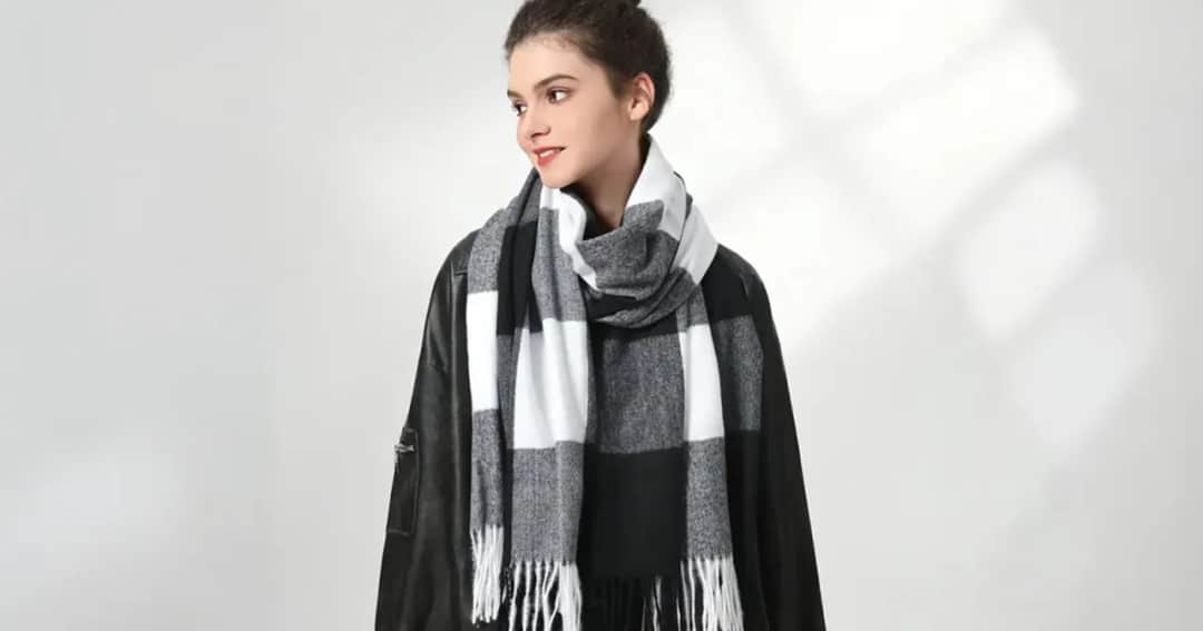 Jak wiązać długi szalik – proste i modne sposoby na każdą okazję