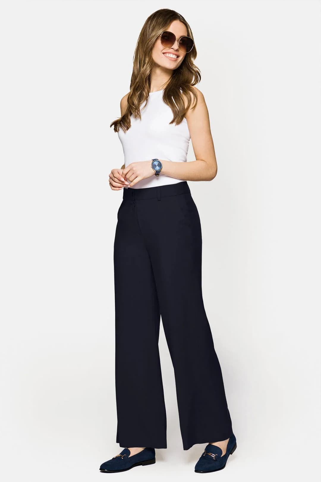 Jak uniknąć faux pas? Idealny outfit na imprezę firmową dla każdego dress code