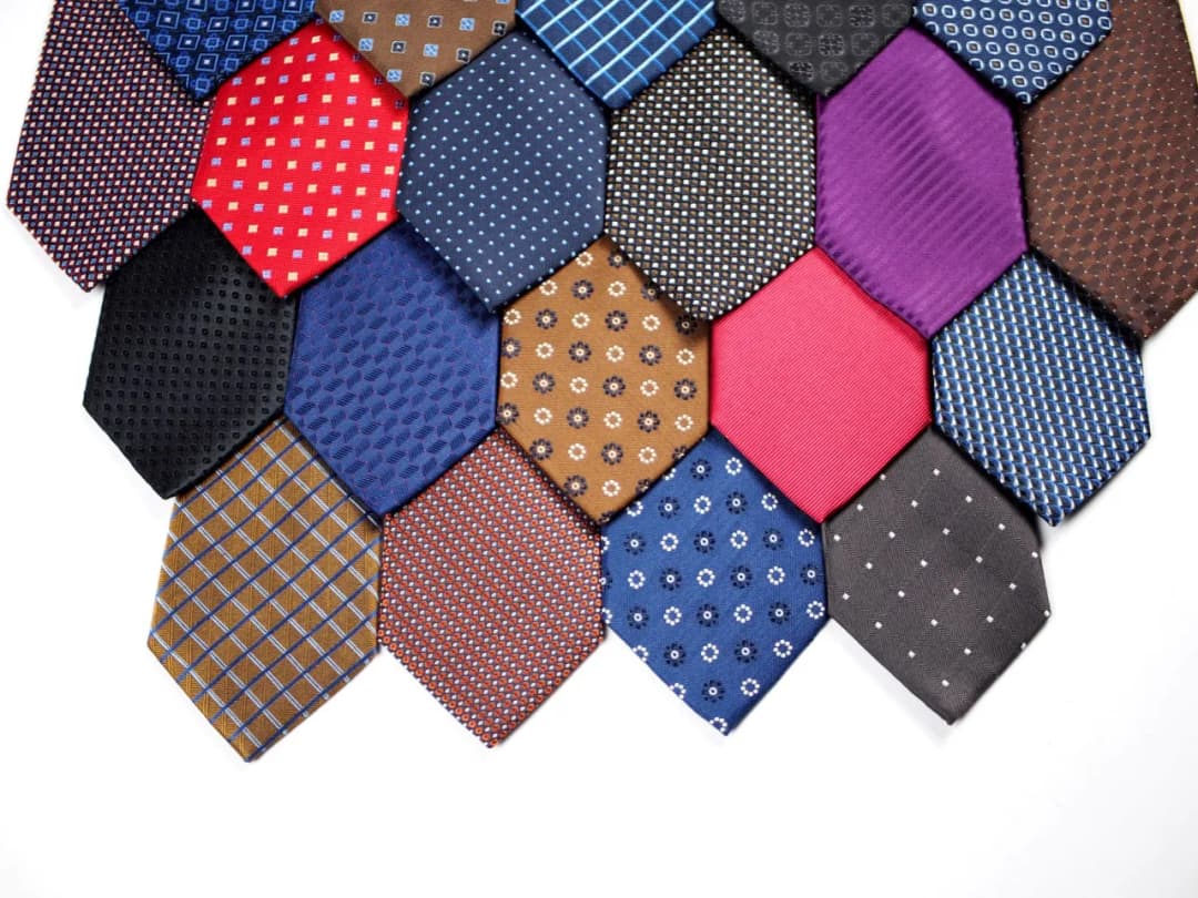 Jaki krawat do granatowej koszuli? Odkryj idealne połączenia kolorów