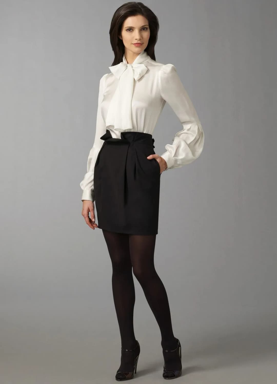 Jak dobrać idealną bluzkę do czarnej ołówkowej spódnicy na każdą okazję