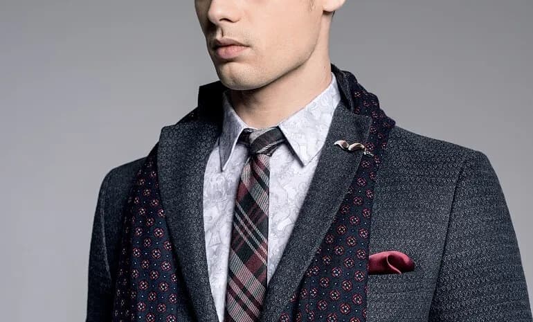 Jaki krawat do szarego garnituru? Odkryj idealne kolory i wzory